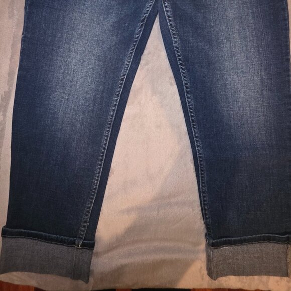 Lee Riders -- Midrise Crop - Picture 4 of 6